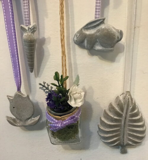 Enfeite de Páscoa Provençal com Pingentes e Flores