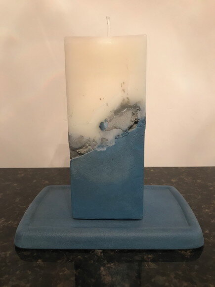 Vela feita com Cimento Azul e Natural com Base - feita com Cera de Soja