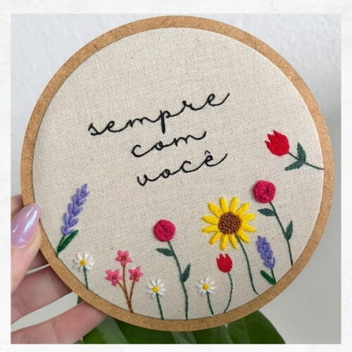 Bordado em Bastidor de mdf - Personalizado (20cm)