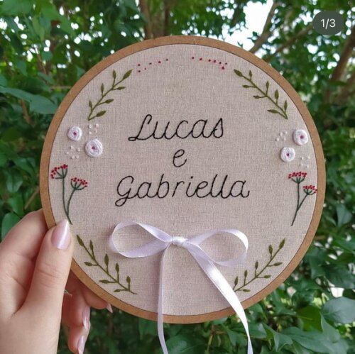Porta Alianças Bordado à Mão Personalizado (16cm)