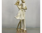Escultura Pais com filho no colo