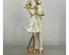 Escultura Pais com filho no colo