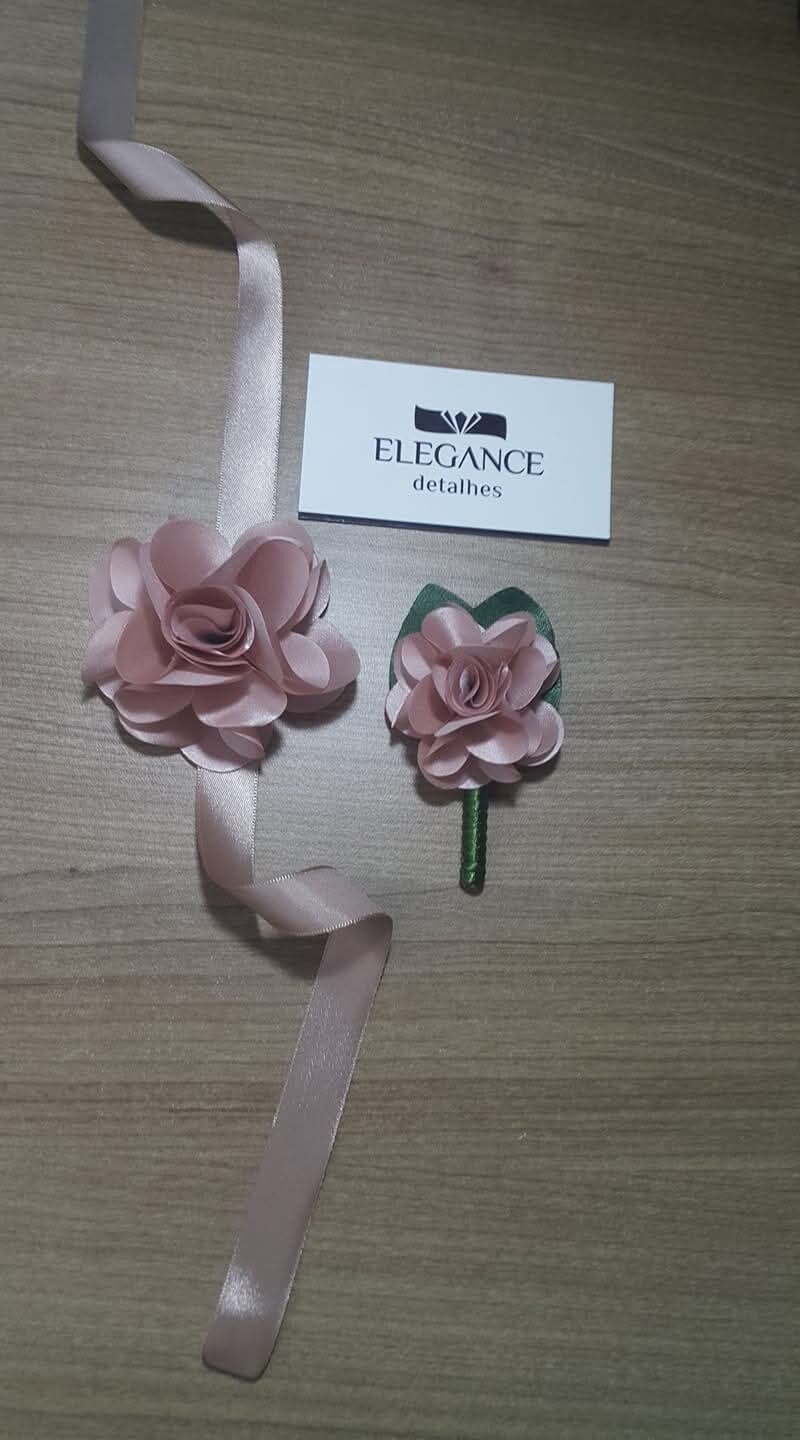Conjunto corsage e flor para lapela