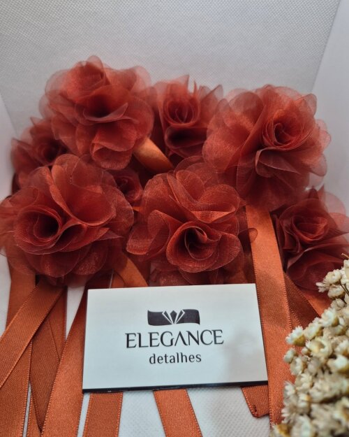 Corsage em organza terracota