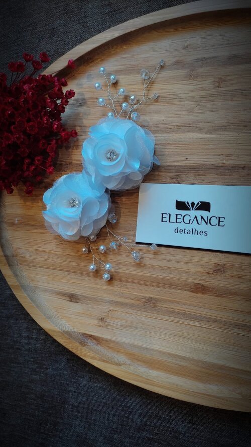 Conjunto de flores para cabelo noiva decorada