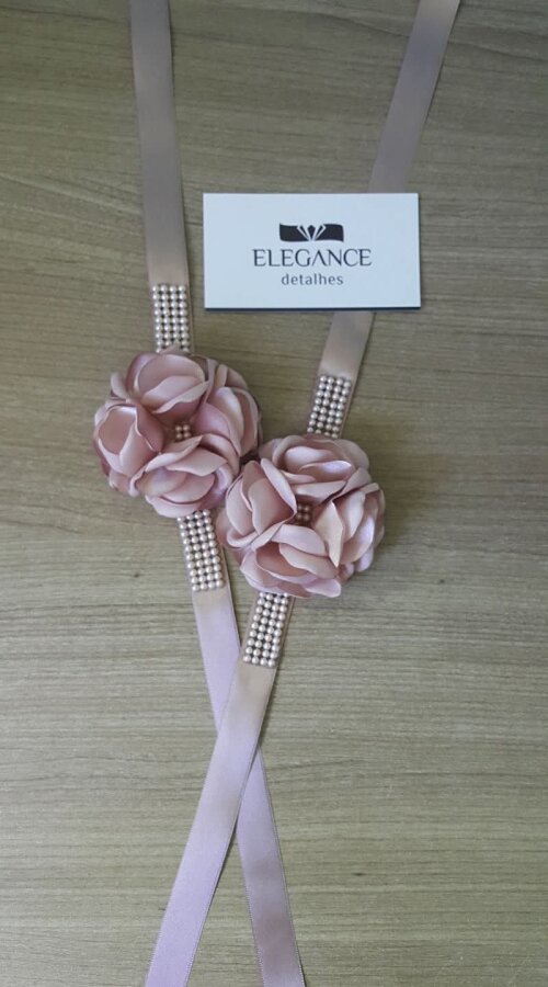 Corsage flor em cetim