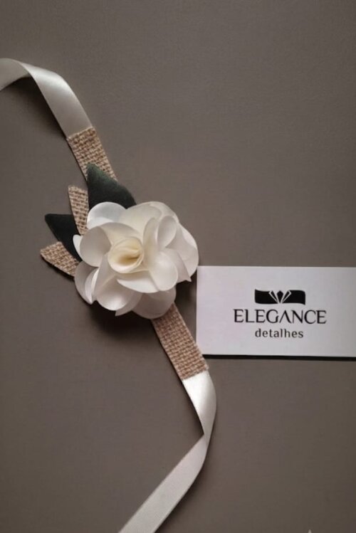 Corsage para madrinha marsala