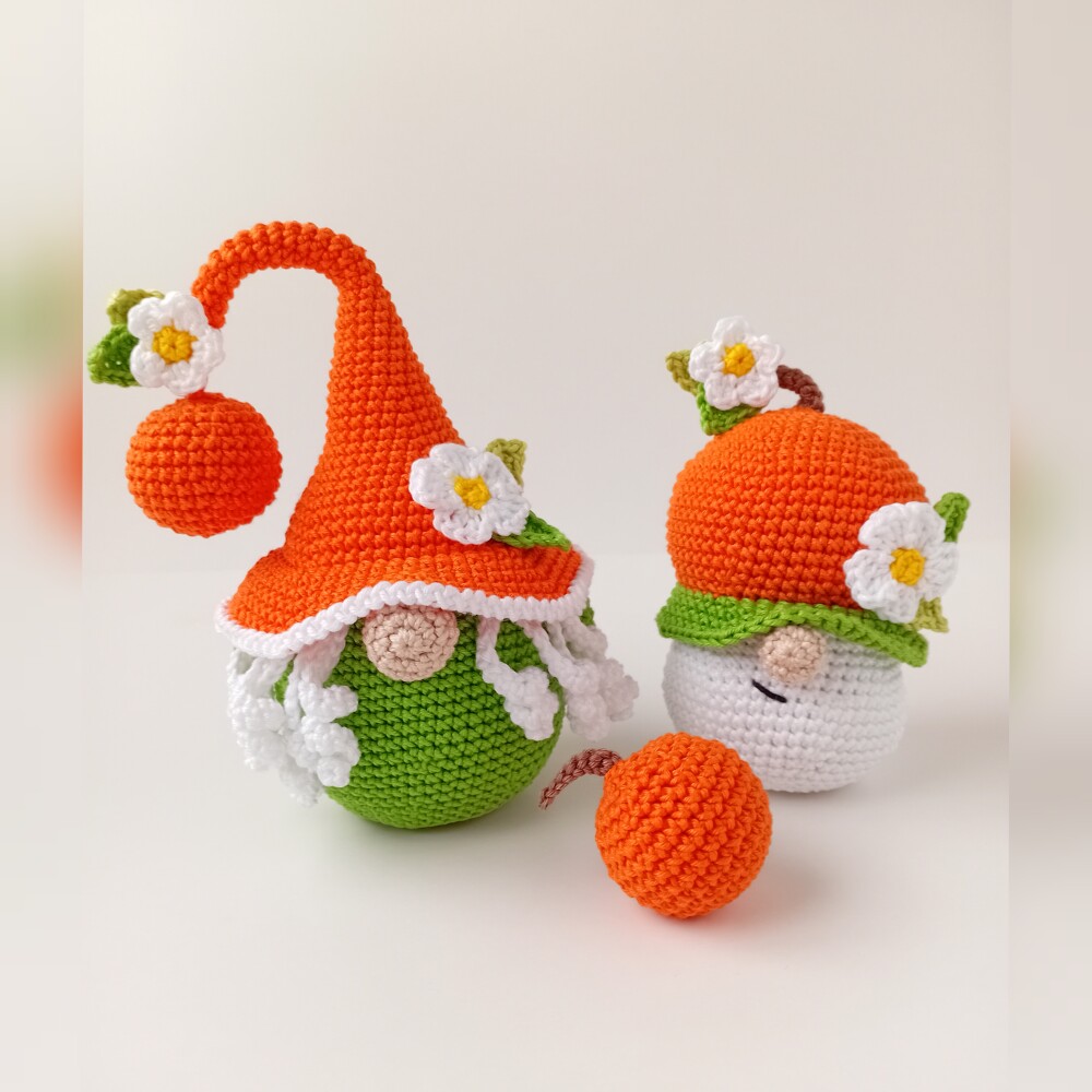 Gnomo laranja em crochê