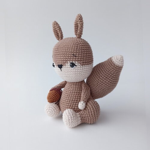 Esquilo amigurumi