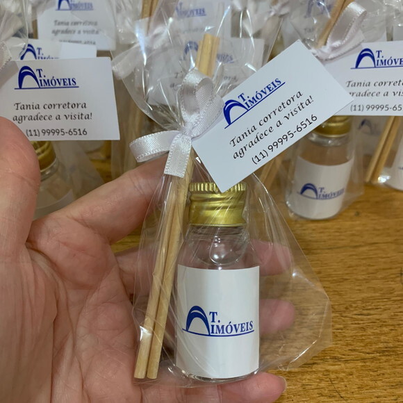 Brinde Corporativo Mini Aromatizador com Logo Corretor