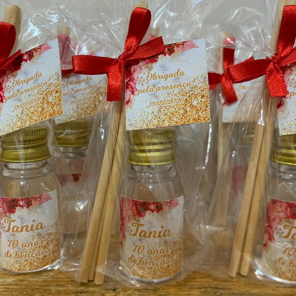 Lembrança 70 Anos Aromatizador Dourado e Vermelho