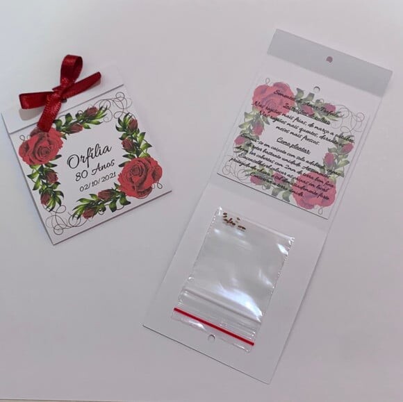 Lembrancinha 80 Anos Sachê Sementinha Floral vermelho