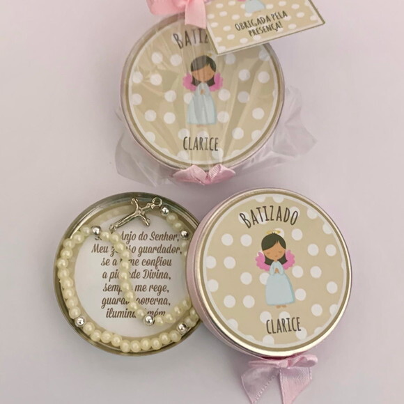 Lembrancinha com mini terço e oração do anjo da guarda