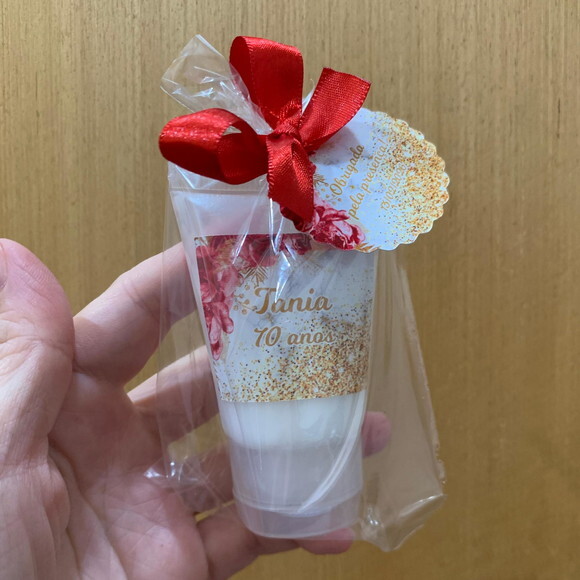 Lembrancinha Hidratante 70 Anos Vermelho e Dourado