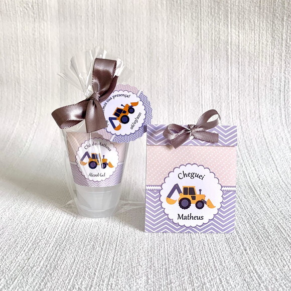 Lembrancinha Maternidade Kit álcool gel + sementinha Trator