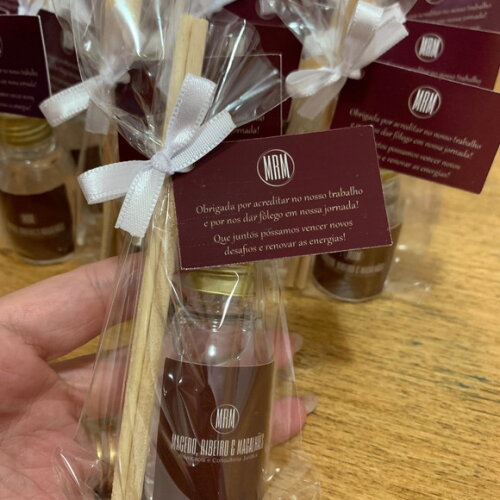 Brinde corporativo mini aromatizador com logo