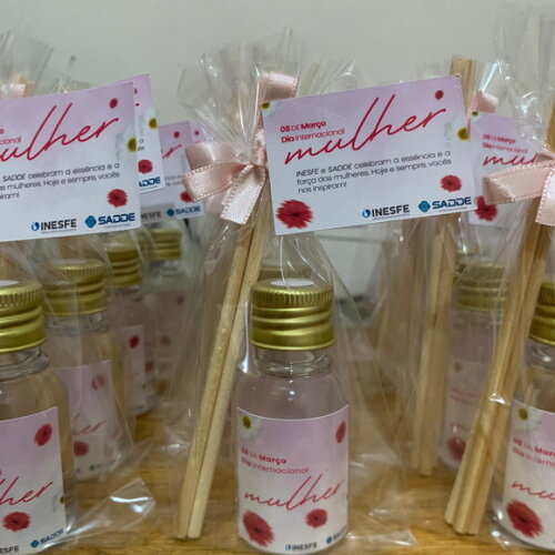 Brinde Dia da Mulher Mini Aromatizador com Logo