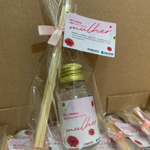 Brinde Dia da Mulher Mini Aromatizador com Logo