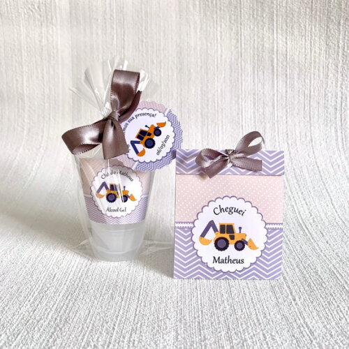 Lembrancinha Maternidade Kit álcool gel + sementinha Trator