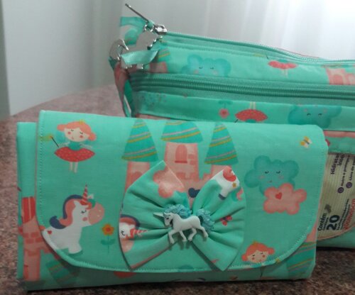 Trocador portátil e necessaire do bebê