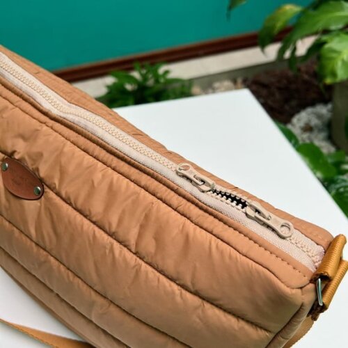 Bolsa Puffer Caramelo