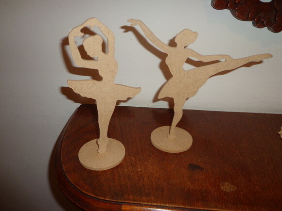 Bailarinas Recortadas com Base,, em Mdf--preço Unitário