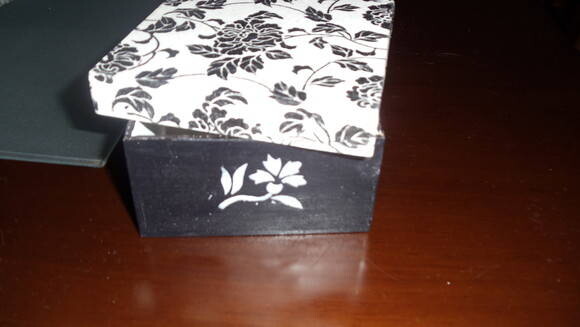 Caixa em mdf Branco e Preto