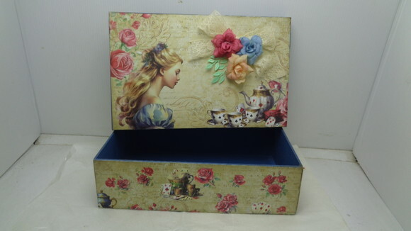 Caixa em mdf Decorada Alice