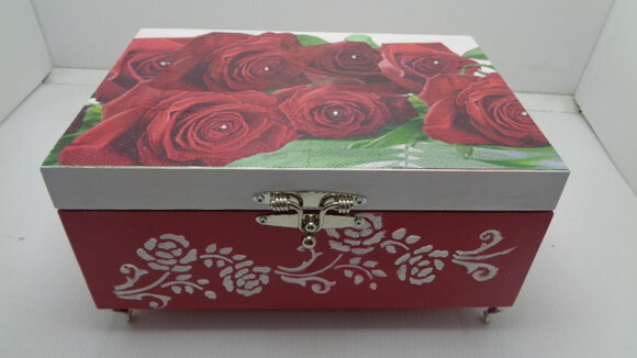Caixa Roses,em Mdf,decorada