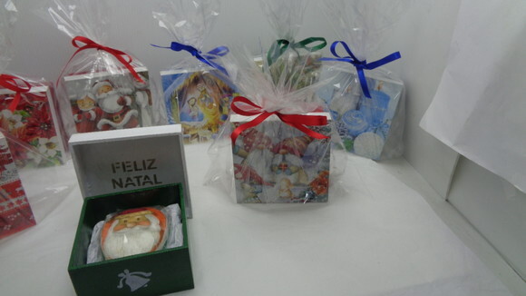 Caixas Natalinas com Sabonetes Decorados