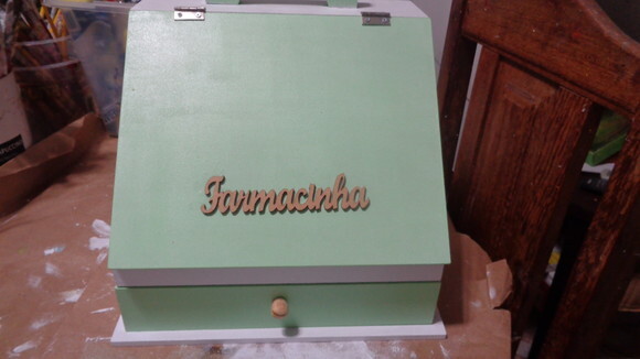 Farmacinha em mdf
