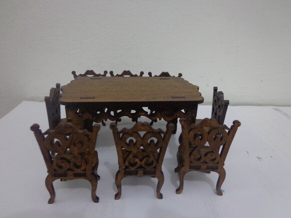Mini Mesa com 4 Cadeiras --