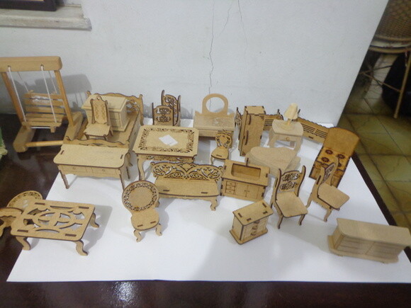 Móveis em Miniatura.---35 Peças