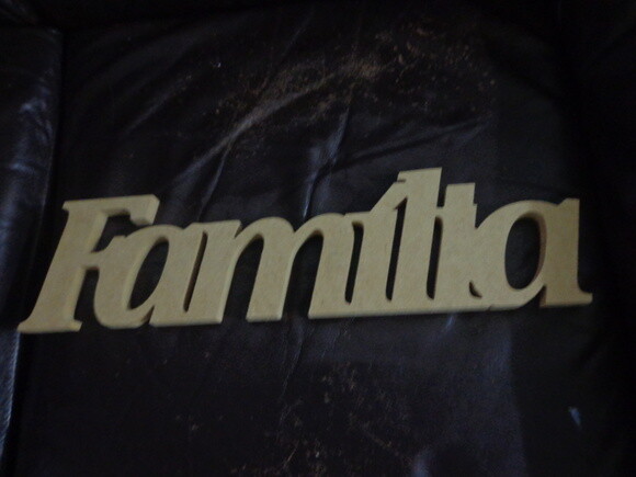 Palavra Família em mdf