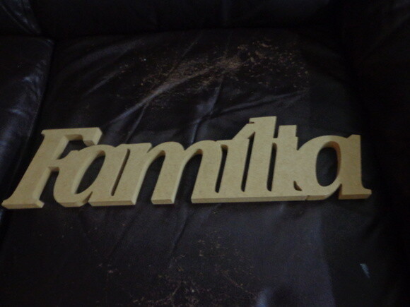 Palavra Família em mdf