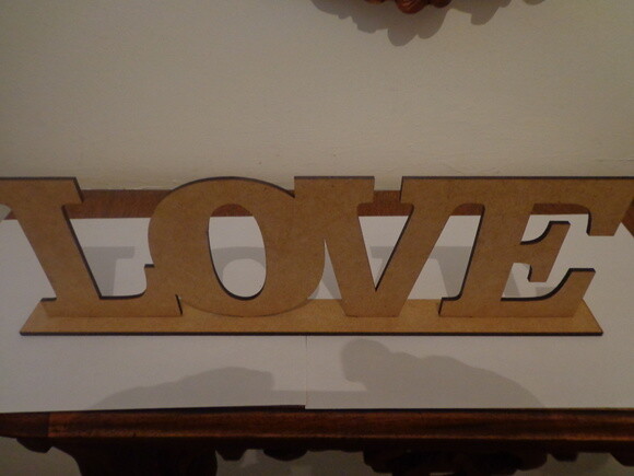 Palavra Love em mdf