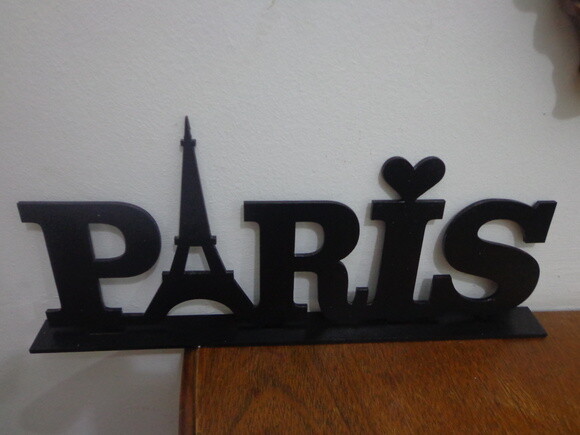 Palavra Paris em mdf