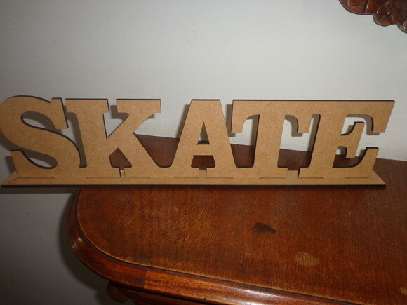 Palavra Skate em mdf