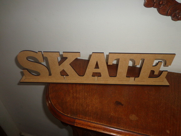 Palavra Skate em mdf