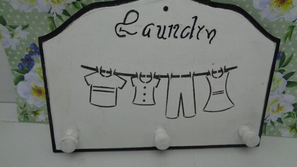 Placa Lavanderia com Pitons para Pendurar