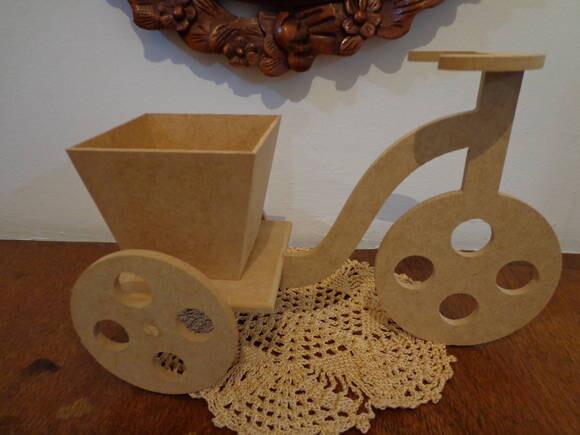 Triciclo com Cesta em mdf