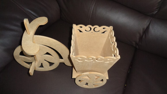 Triciclo com Cachepô em mdf