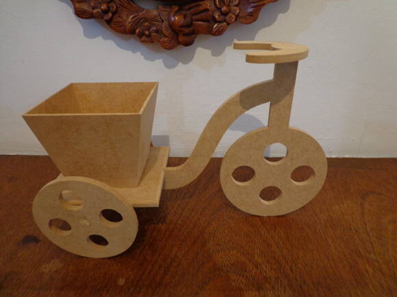 Triciclo com Cesta em mdf