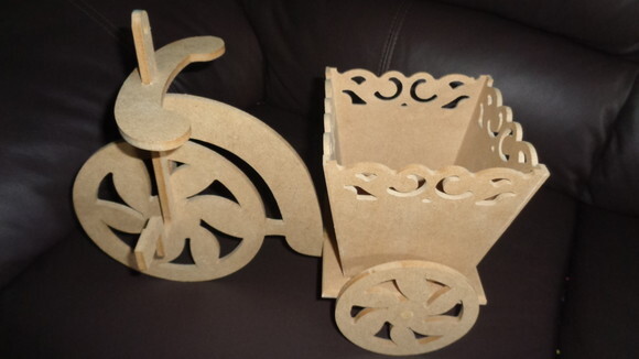Triciclo com Cachepô em mdf