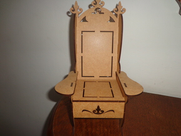 Trono Real em mdf