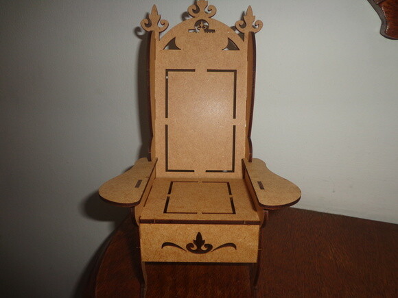 Trono Real em mdf