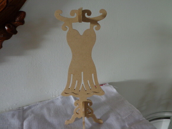 Vestido no Cabide em mdf