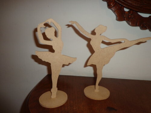Bailarinas Recortadas com Base,, em Mdf--preço Unitário