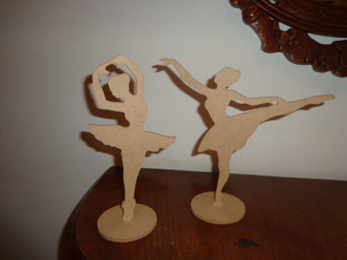 Bailarinas Recortadas com Base,, em Mdf--preço Unitário