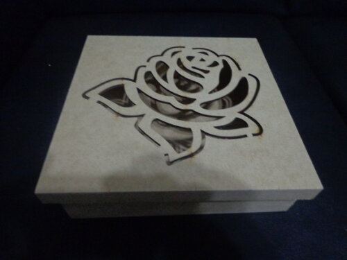 Caixa com Rosa a Laser---